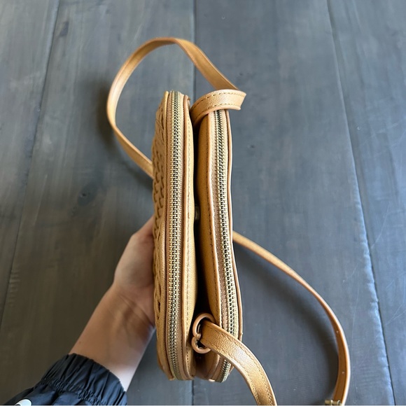 Street Level Woven Cross Body Bag - Picture 5 of 8